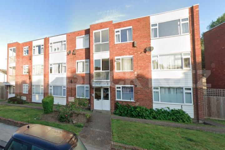spacious 2 double bedroom property located close to Barnet Station  Alston Road, High Barnet